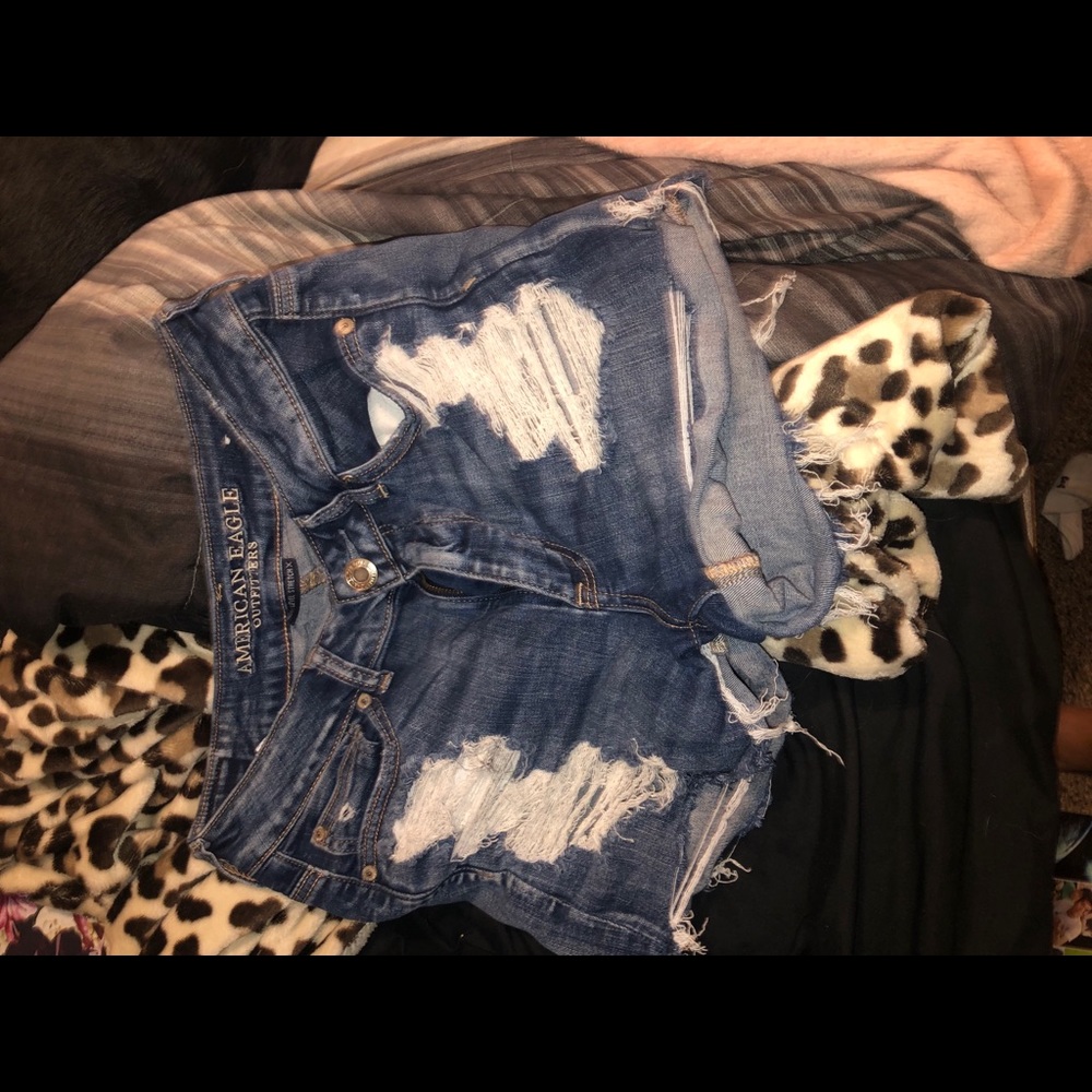 Woman’s American Eagle shorts!